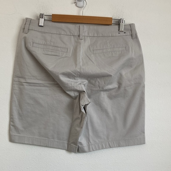 J Crew Womens 9" Frankie bermuda chino short 10 Size Grey Color‎ - Picture 4 of 5